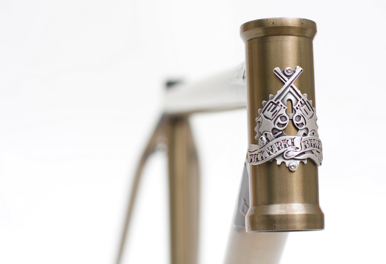 blkmrkt nsf ピスト トリック用ピストバイクがベースのBLACK MARKET NSFに乗る